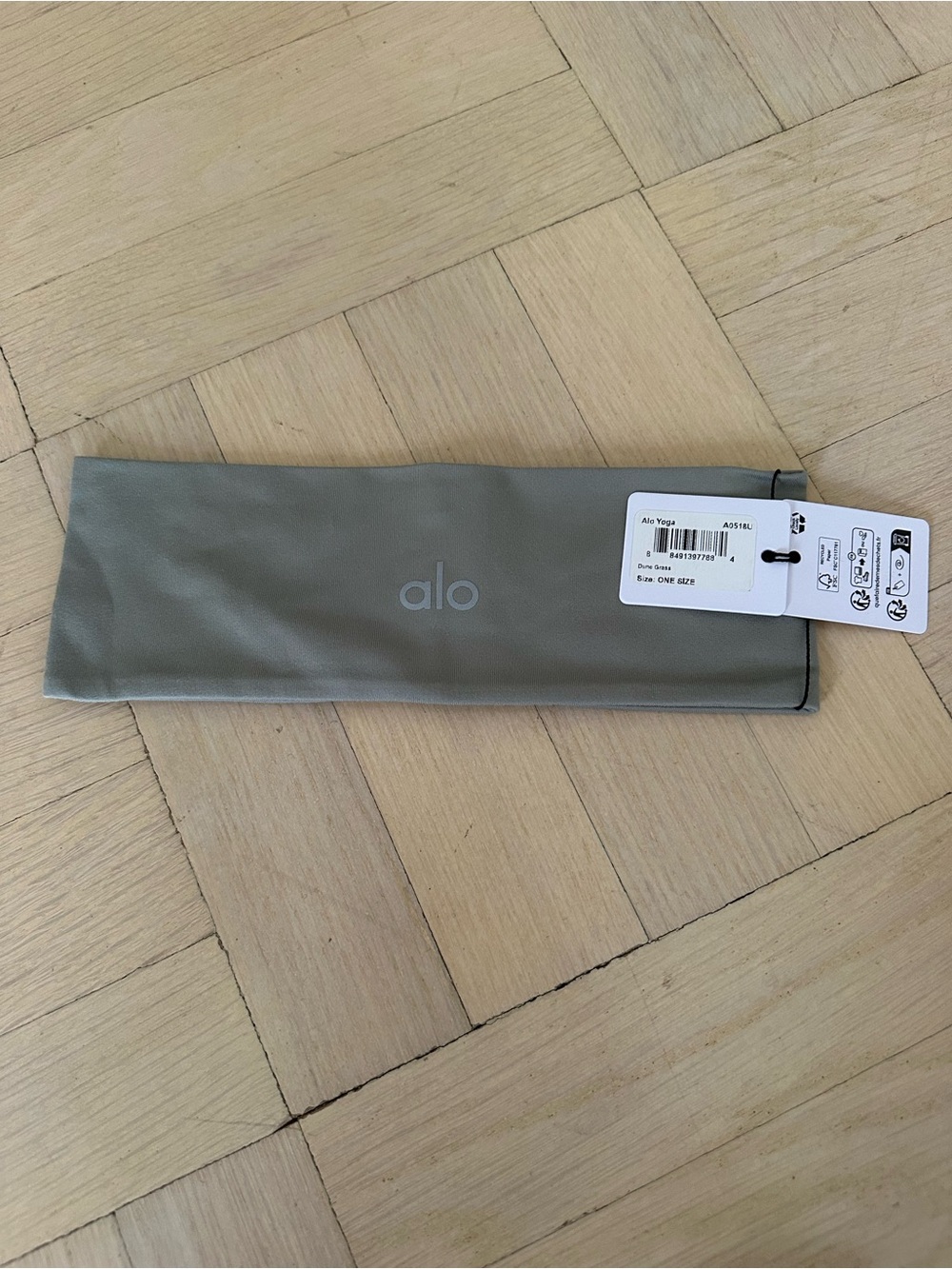 Alo Yoga Performance Conquer Headband Dune Grass Green - NWT